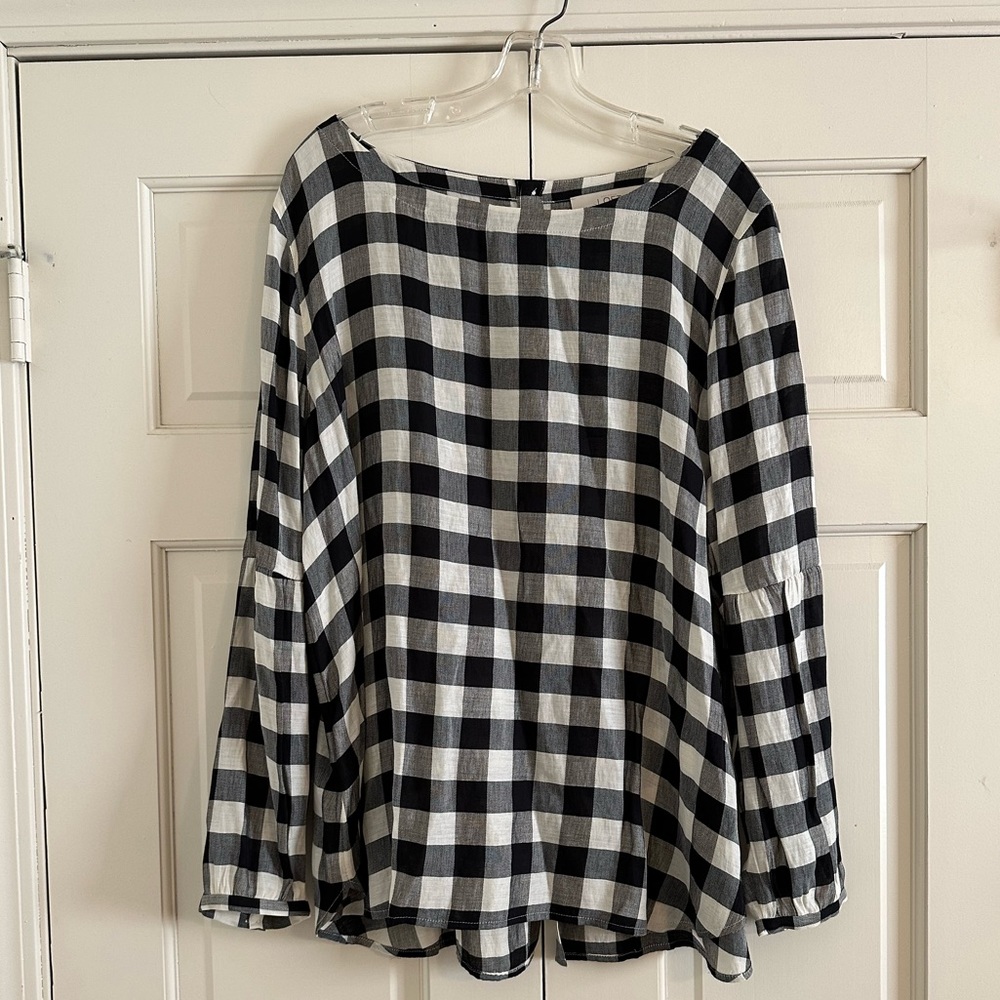 LOFT Women’s black + white checkered blouse